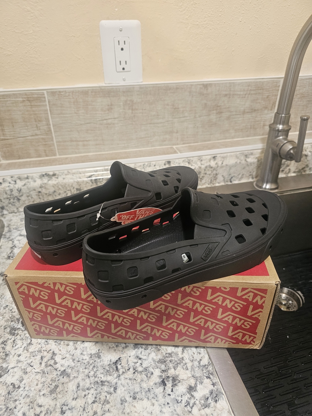 Vans 8/Unixes Black Slip-On Perforated Casual Shoes - Picture 2 of 8